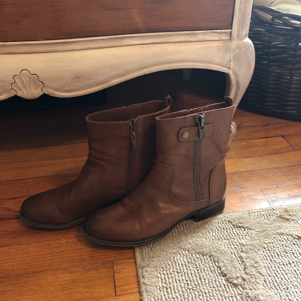 Naturalizer brown low boot - size 6
